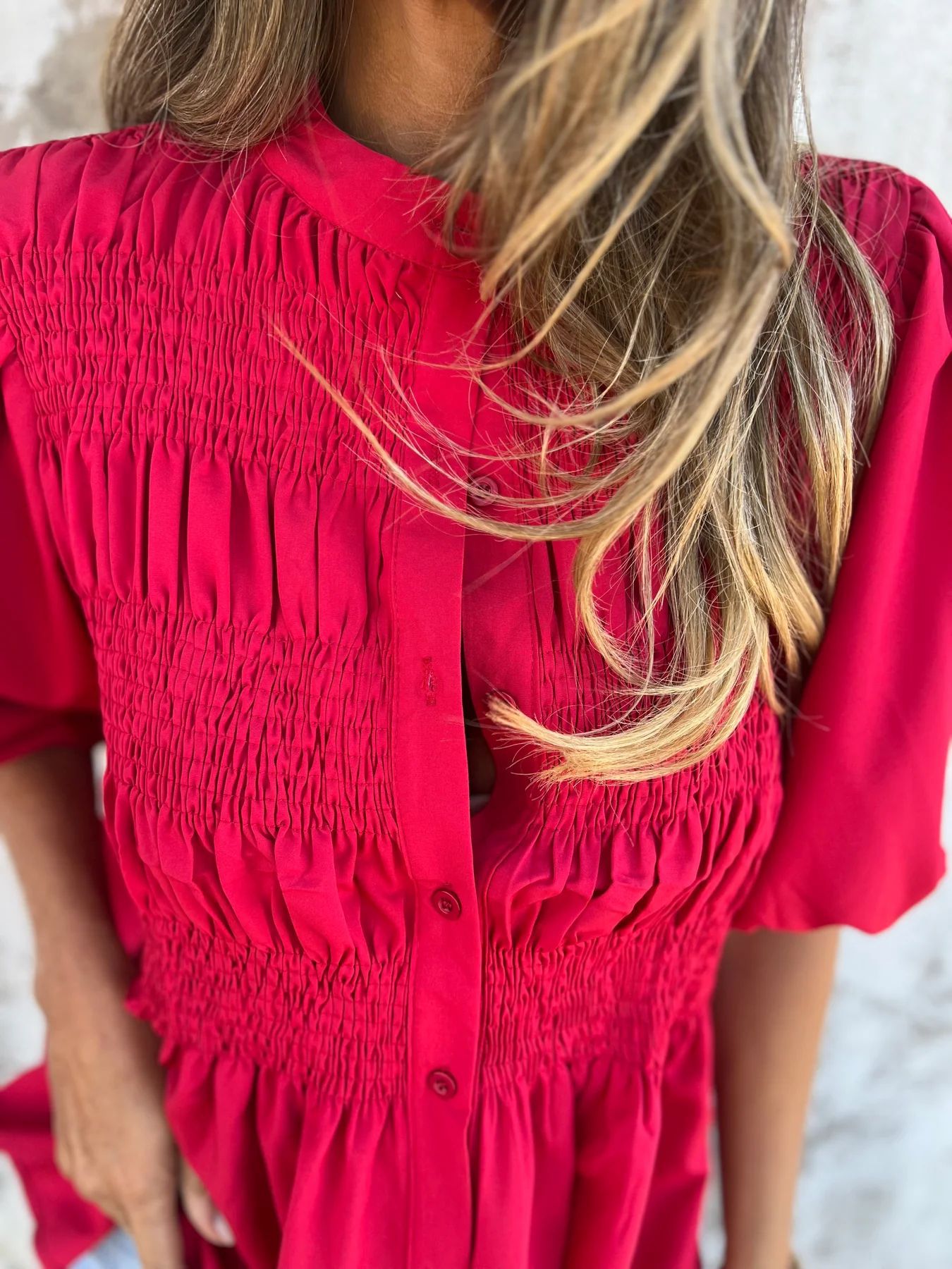 Women's pleated shirt with a round neckline and buttons