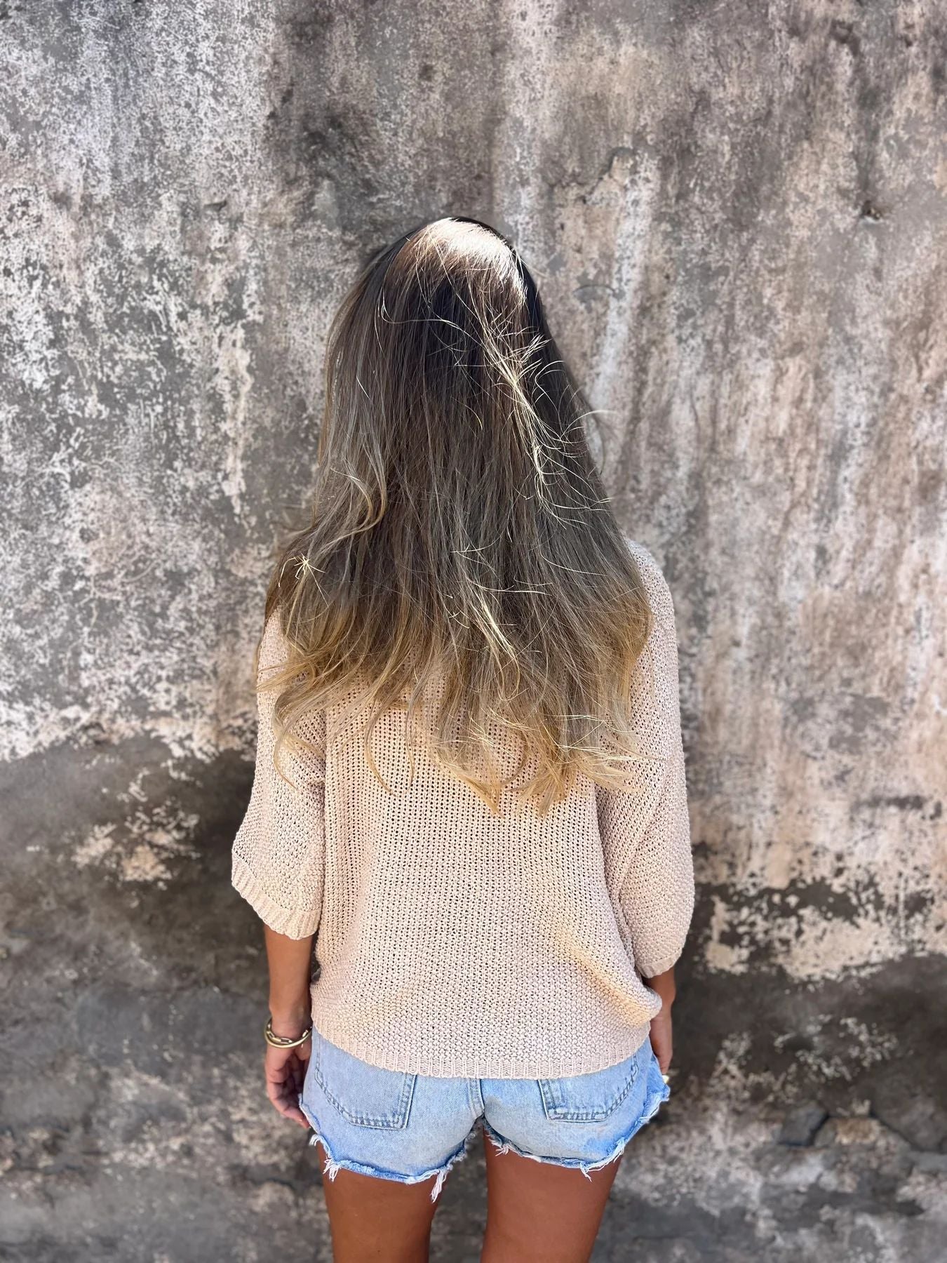 🛍️ Fashionable knitted blouses with a V-neckline and three sleeve openings