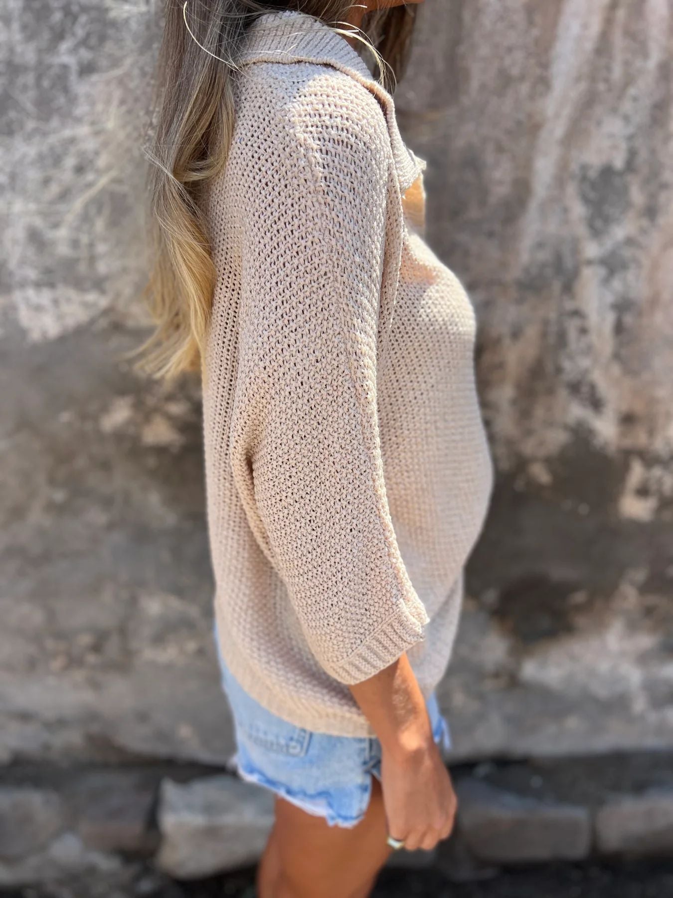 🛍️ Fashionable knitted blouses with a V-neckline and three sleeve openings